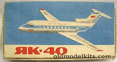 Yunyj Tyechinik 1/125 Yakovlev Yak-40 Aeroflot plastic model kit